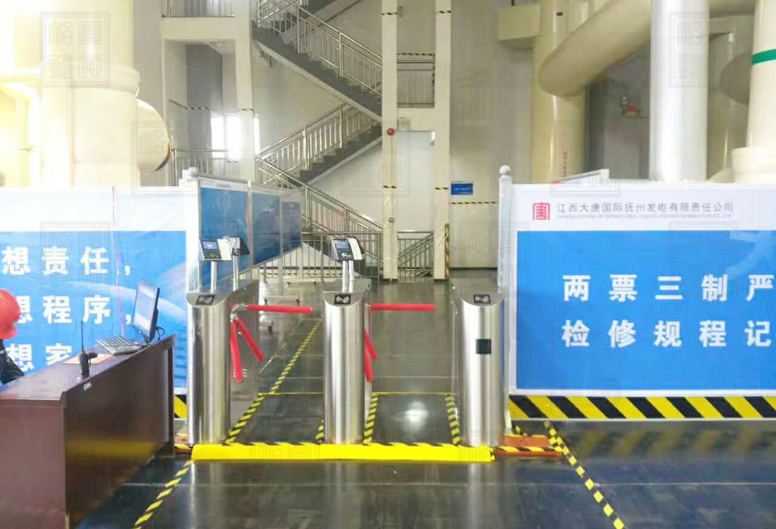【真地行業(yè)篇】真地三輥閘廠家三輥閘給咱們?nèi)兆訋砹四男┍惝?dāng)?